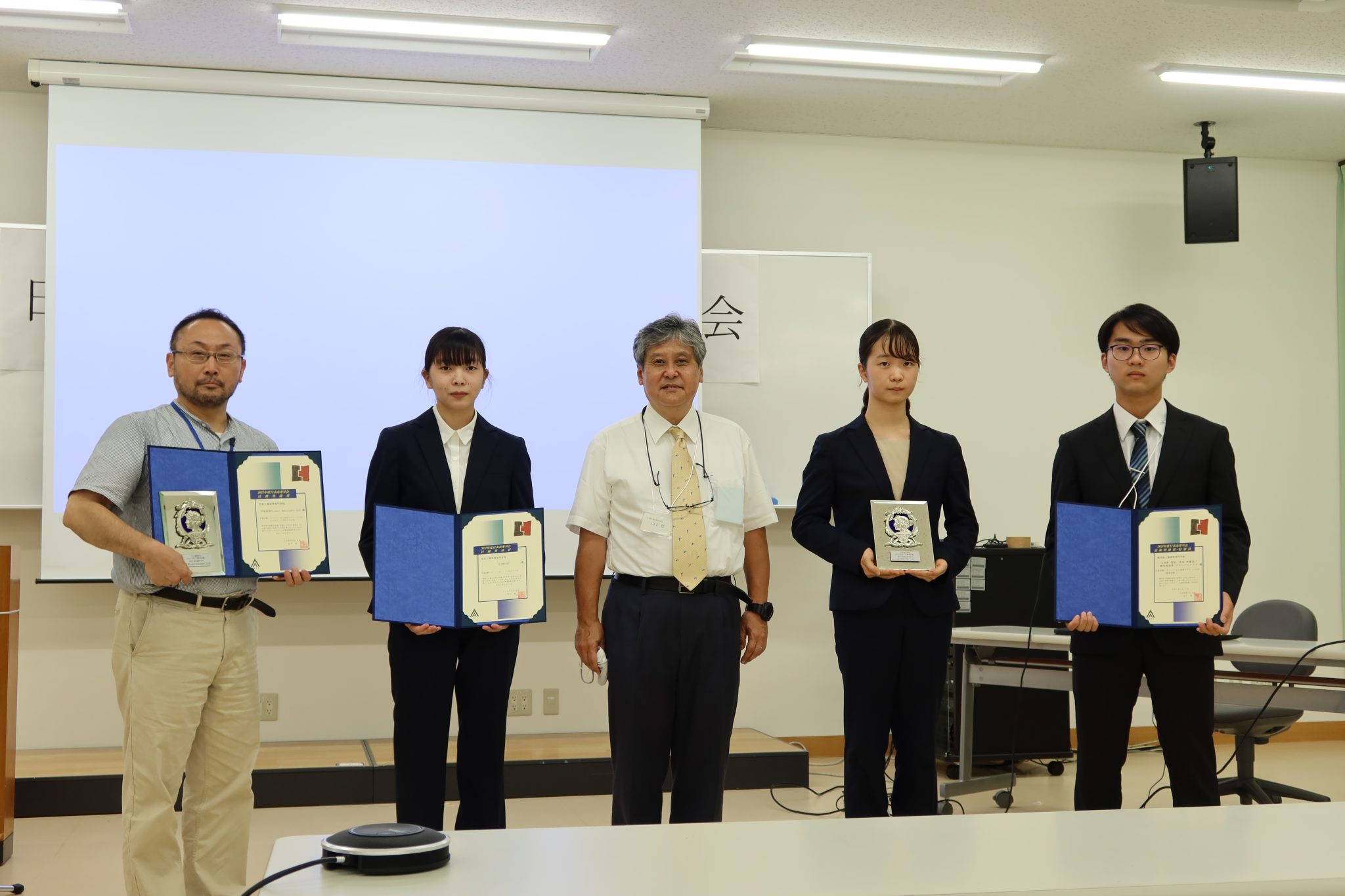 日本高専学会第28回年会講演会で、本校学生6名が「優秀ポスター賞」「活動奨励賞の特別賞」を受賞しました！また、高専機構谷口理事長が本講演会等を ...